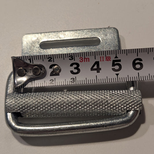 Metall-Schnalle im Retro Sci-Fi Design – robustes Accessoire für Kostüm & Cosplay