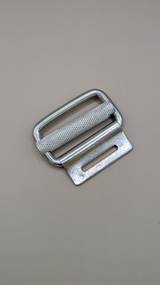 Metall-Schnalle im Retro Sci-Fi Design – robustes Accessoire für Kostüm & Cosplay