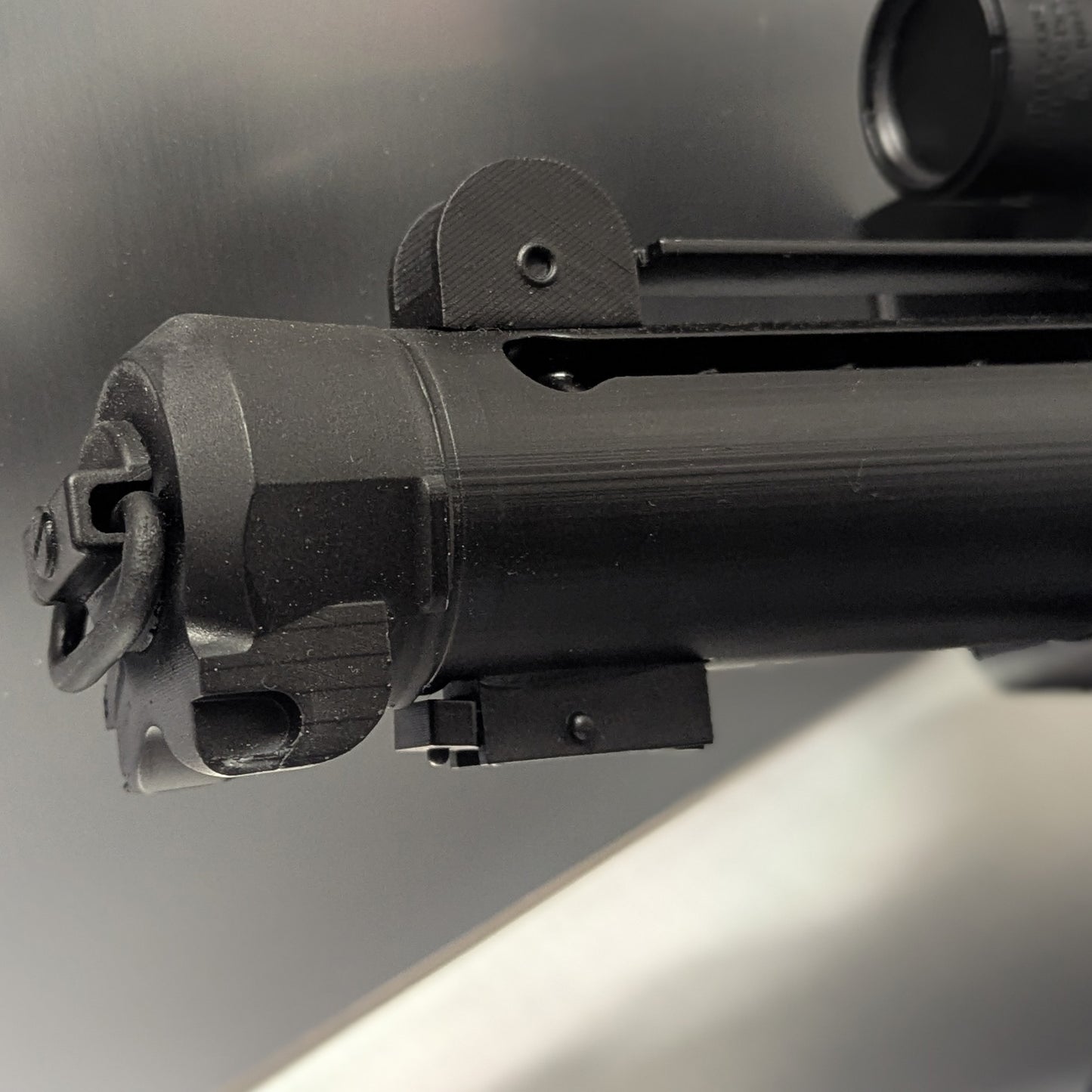 Imperialer Sci-Fi Blaster – Resin-Prop mit Metallschiene (Vitrinenmodell) Tantive Breacher #1
