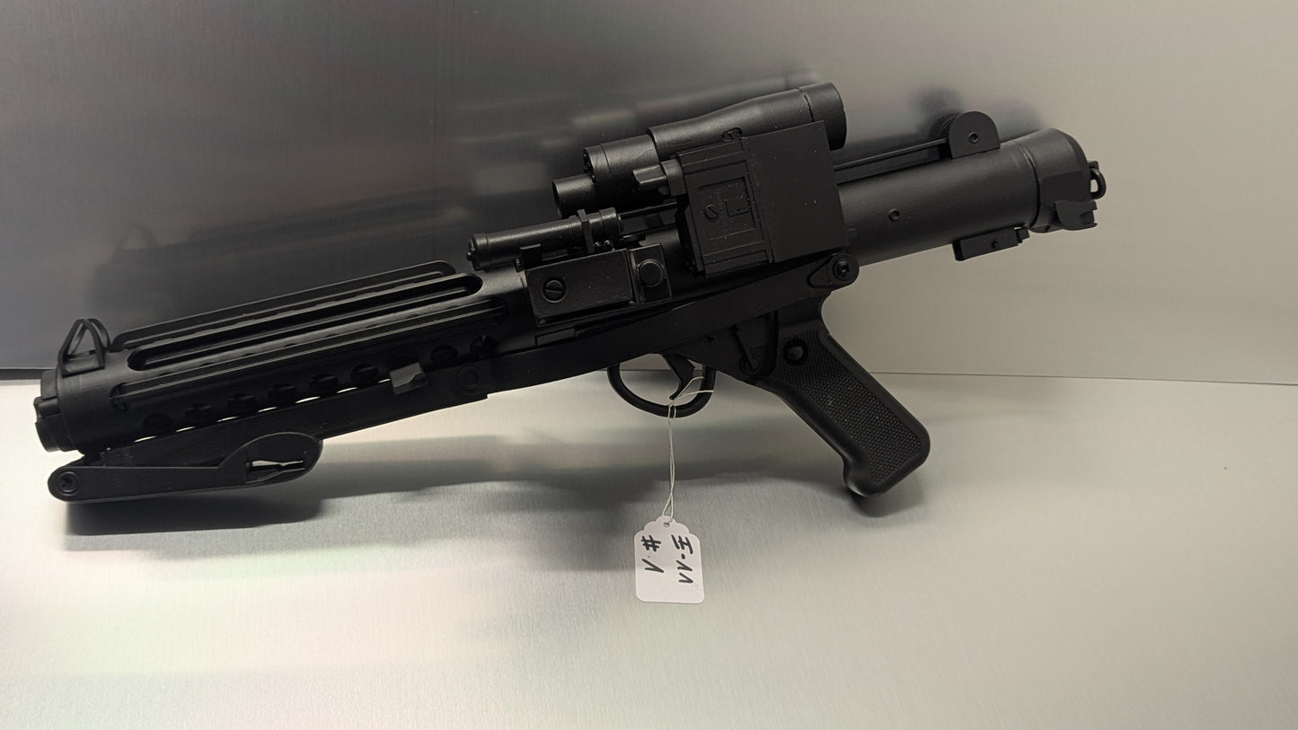 Imperialer Sci-Fi Blaster – Resin-Prop mit Metallschiene (Vitrinenmodell) Tantive Breacher #1