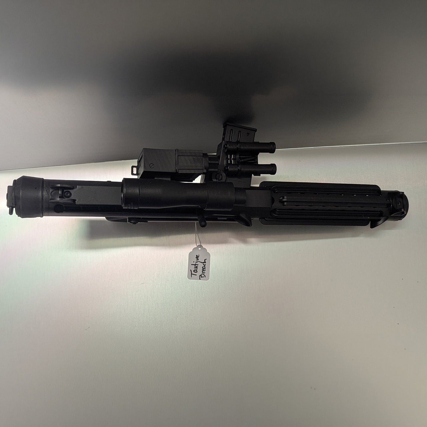 Imperialer Sci-Fi Blaster – Resin-Prop mit Metallschiene (Vitrinenmodell) Tantive Breacher #1