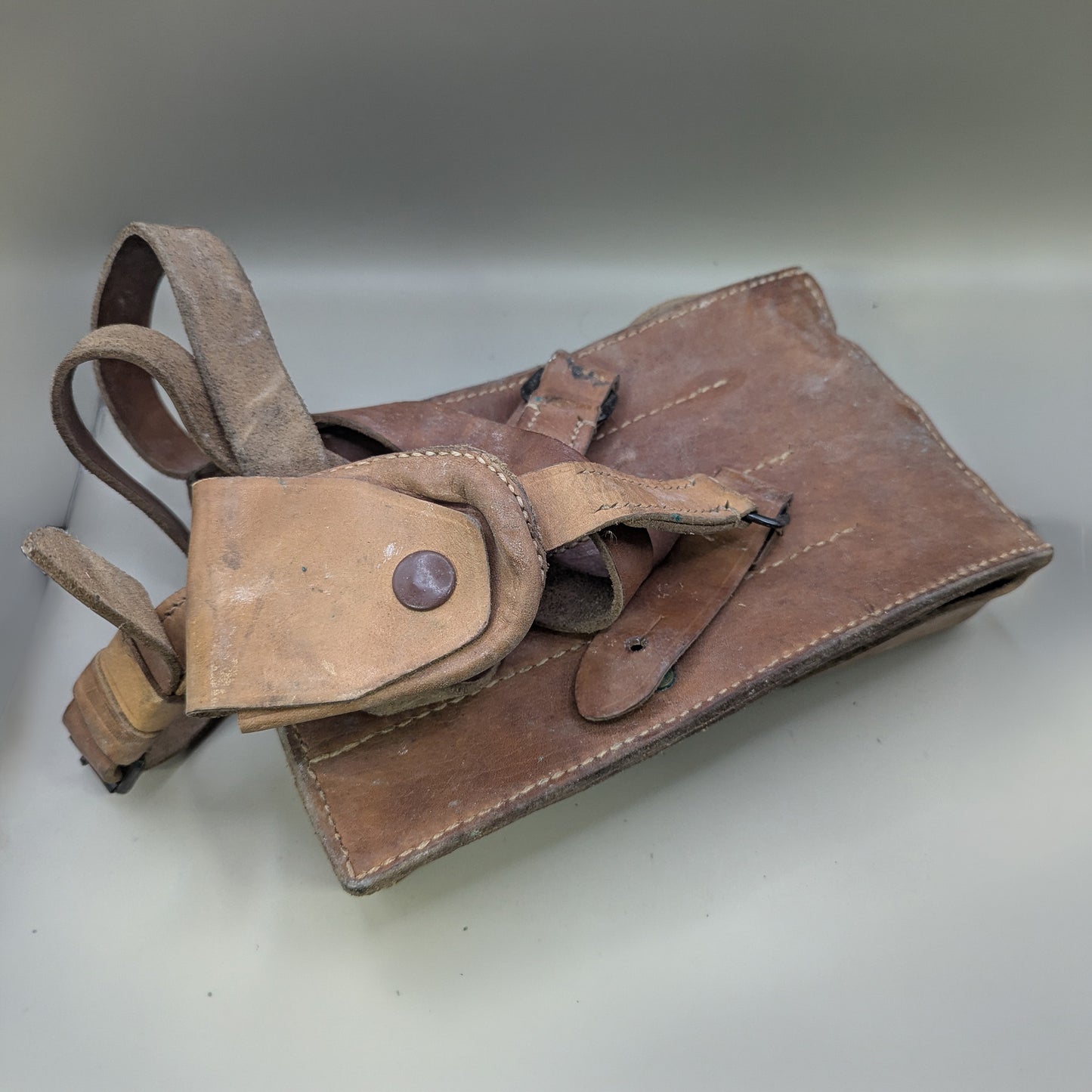 Originale Leder-Magazintasche (MP40Thompson/MP56) – authentisches Accessoire für Sci-Fi & Reenactment (1)