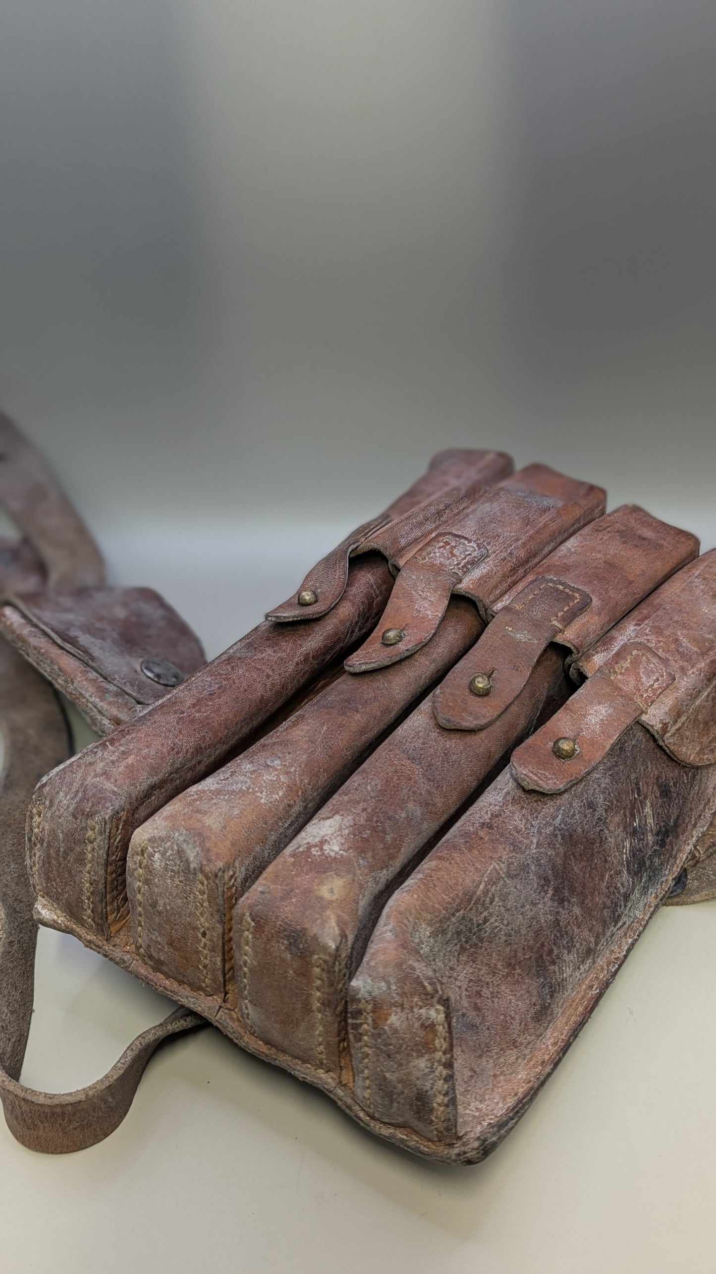 Originale Leder-Magazintasche (MP40/Thompson/MP56) – authentisches Accessoire für Sci-Fi & Reenactment (T3)