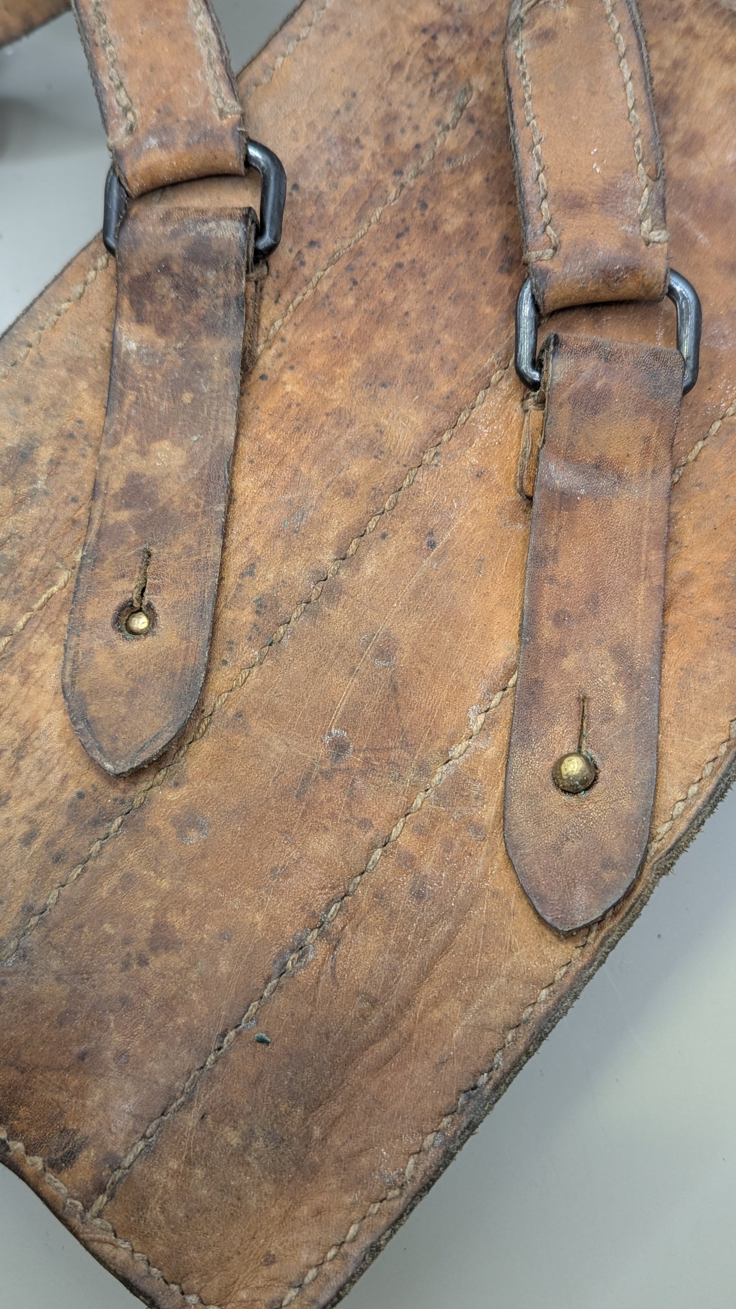 Originale Leder-Magazintasche (MP40/Thompson/MP56) – authentisches Accessoire für Sci-Fi & Reenactment (T1)