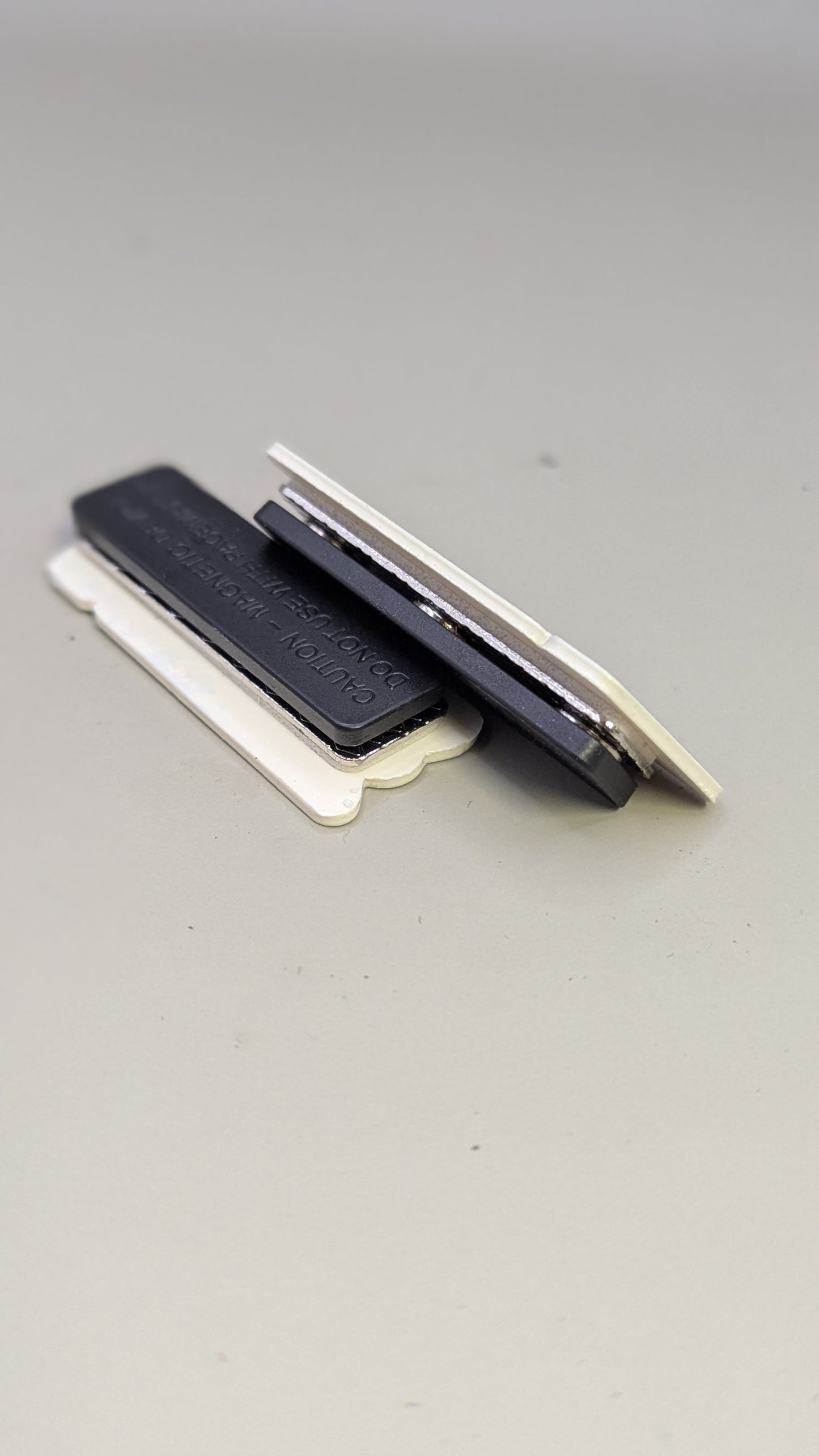 NFC7 Magnet-Pin blau weiss (Noris Force Con 2025)