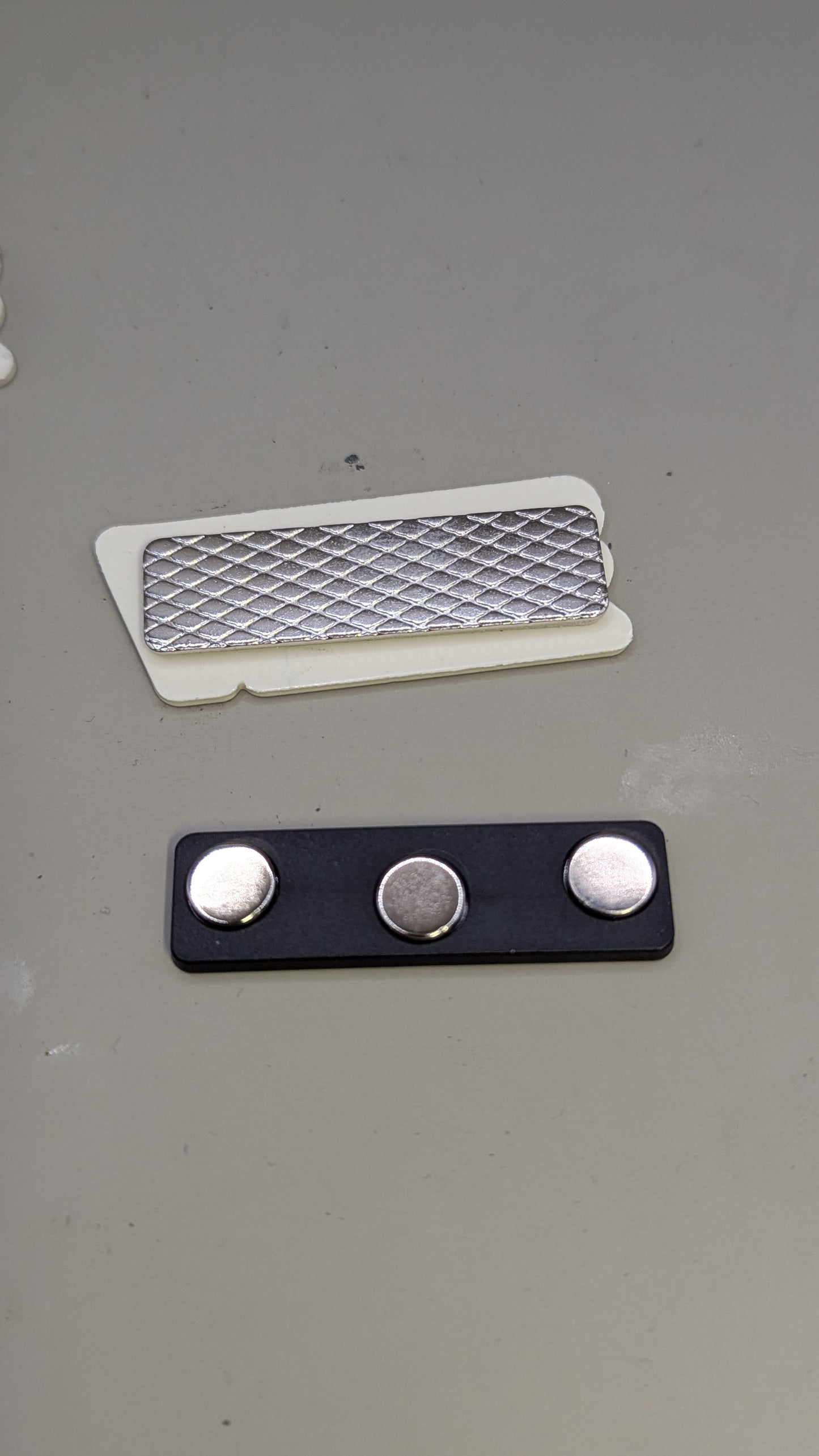 NFC7 Magnet-Pin blau weiss (Noris Force Con 2025)