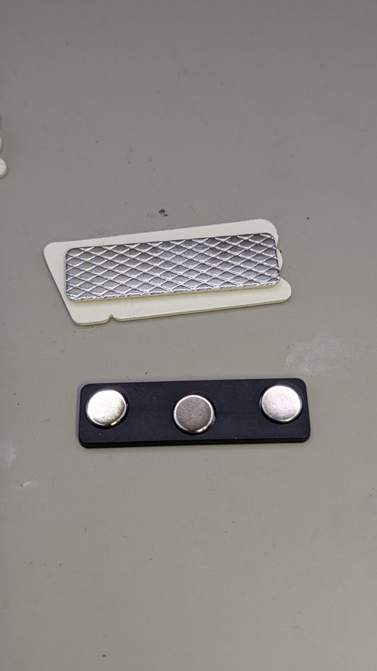 NFC7 Magnet-Pin blau weiss (Noris Force Con 2025)