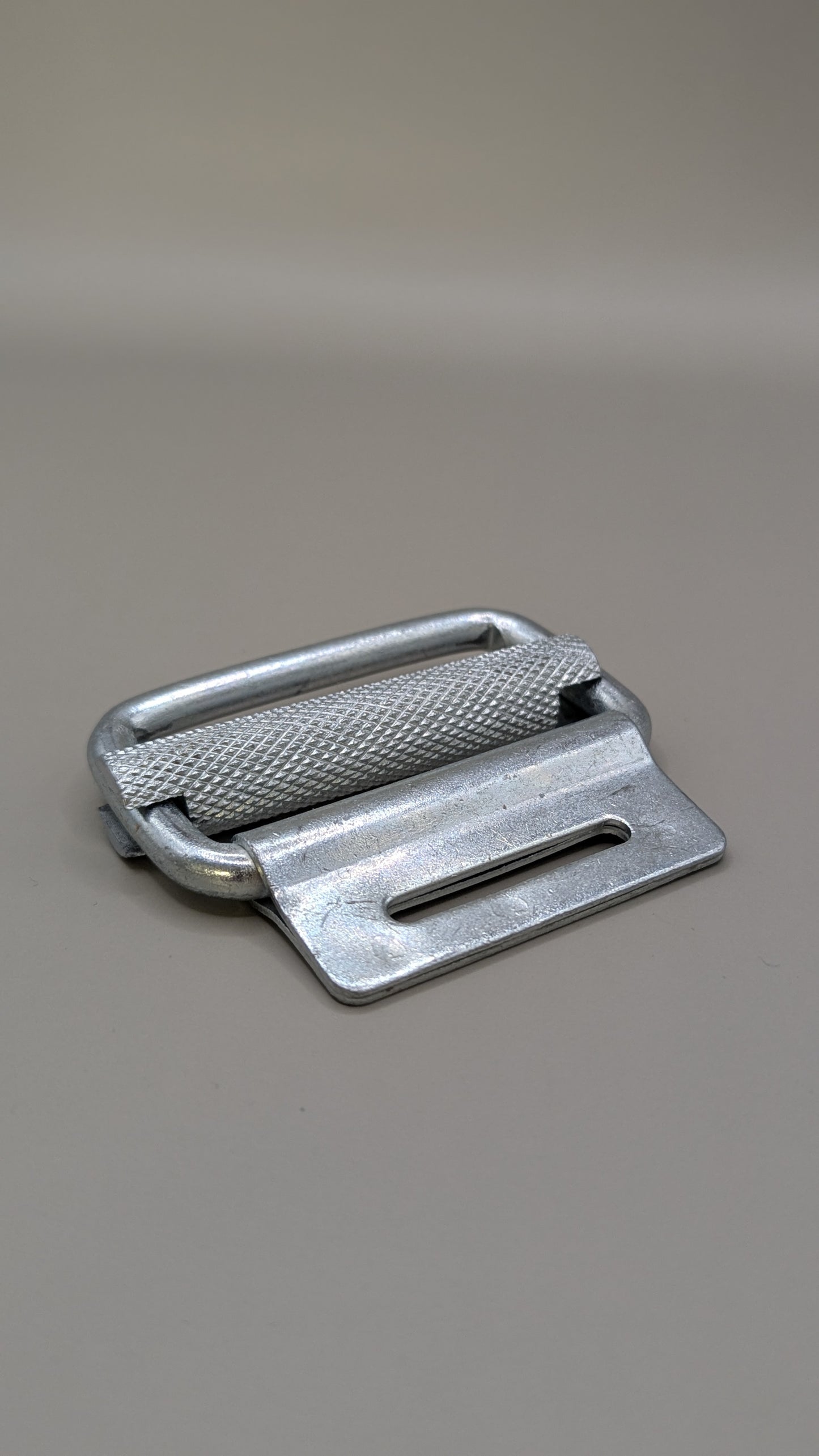 Metall-Schnalle im Retro Sci-Fi Design – robustes Accessoire für Kostüm & Cosplay