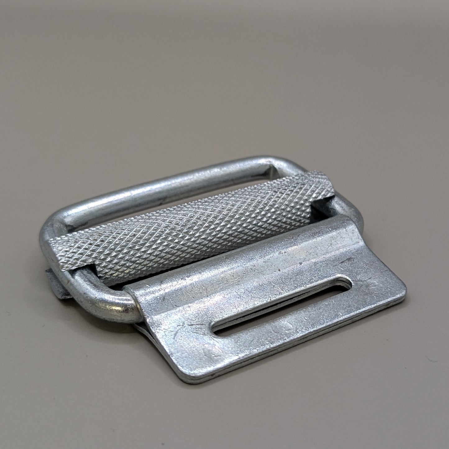 Metall-Schnalle im Retro Sci-Fi Design – robustes Accessoire für Kostüm & Cosplay